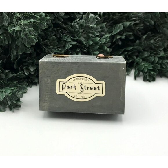 Decorative Wooden Trinket  Box With Floral Embellishments & Brass Clasp - 2021 P - Picture 5 of 5